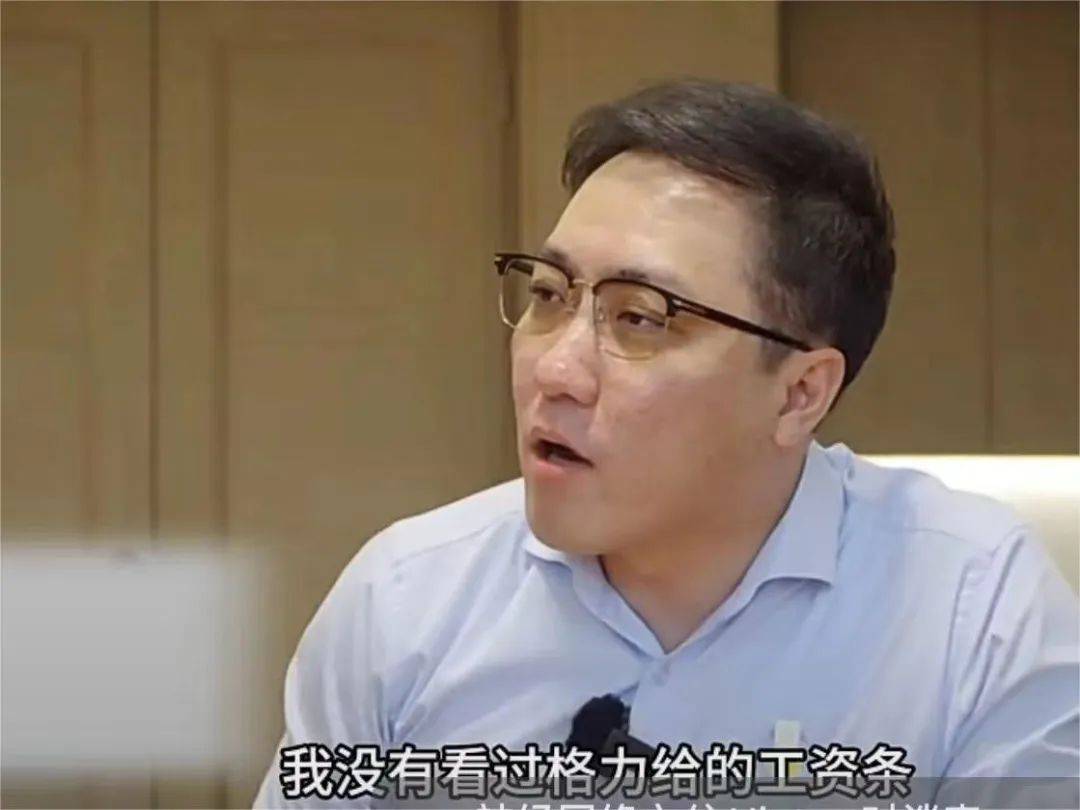 负债1亿的王自如，坐绿皮火车出差