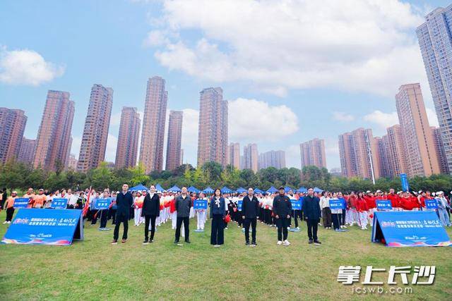 运动重阳、乐享银龄，市老年人体育健身展示活动启动