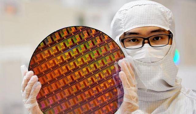 原创             清华教授:研发芯片是错误的,我们不研发美国就会和我们共享