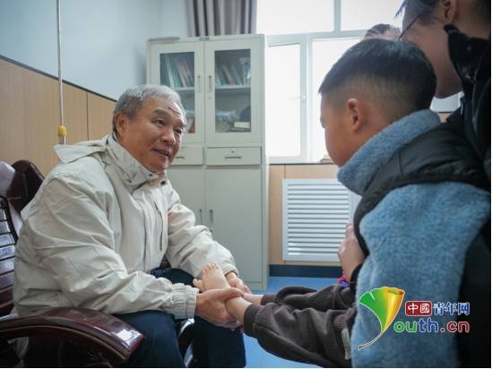边疆义诊架“心桥”,“为爱远行”2025专家医疗队赴新疆喀什义诊 边疆义诊架“心桥”,“为爱远行”2025专家医疗队赴新疆喀什义诊