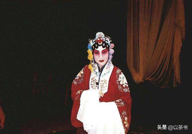 曾凭样板戏大红大紫,妹妹也是京剧表演艺术家