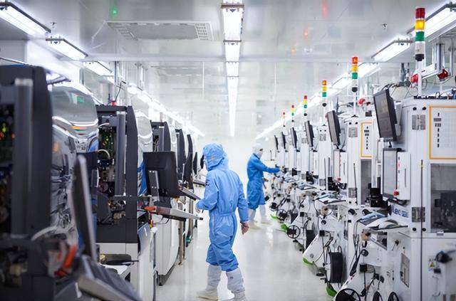 原创             宁肯倒闭都不卖中国,英国最大的芯片工厂,被自己人玩死了