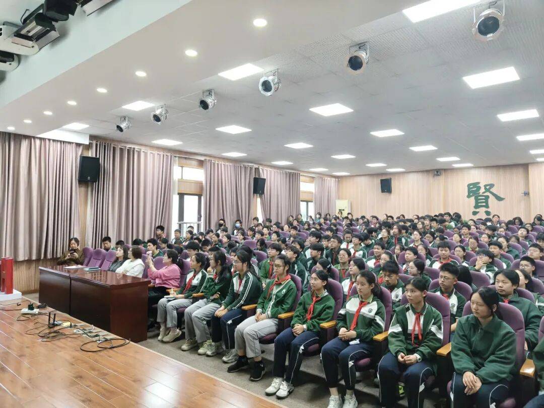 凌骊奋蹄开前路,笃学慎思赴新程