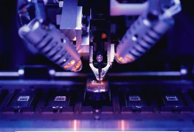 原创             北大天才朱佳迪，帮助美国攻克1nm芯片难题后，中国出现奇怪现象