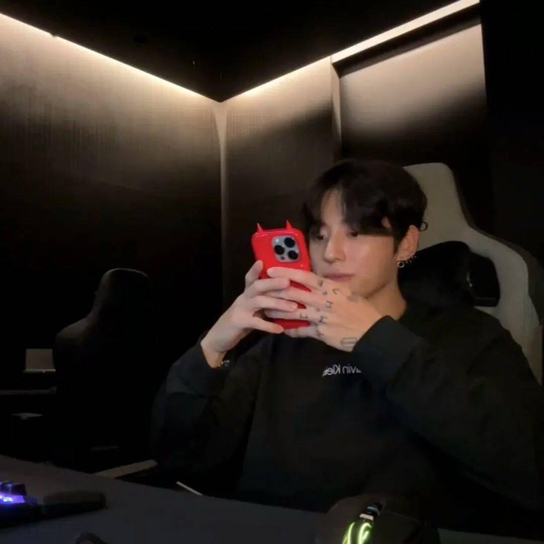 恋情传闻又掀波澜?知名女团爱豆晒合照引韩网友热议 插图1 恋情传闻又掀波澜?知名女团爱豆晒合照引韩网友热议 插图1