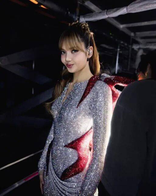 顶级女团爱豆“出乎意料”照火爆网络，网友：偶像包袱呢？ 插图1