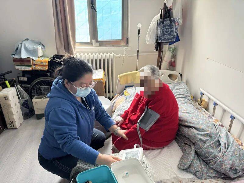 包含西苑醫(yī)院老年人看病代掛號重癥患者全程照料，身心都得到安撫的詞條