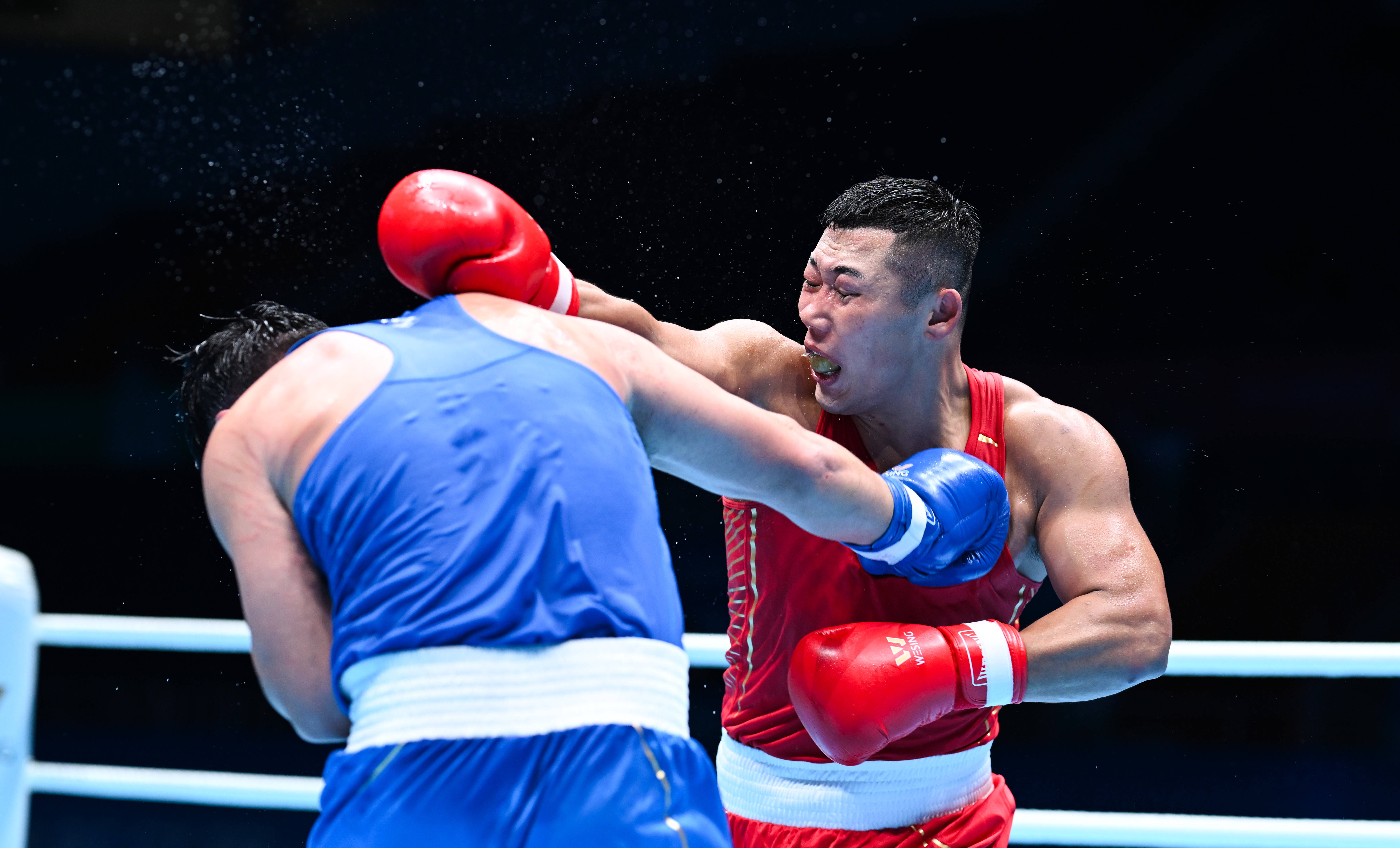 全运会 | 男子拳击92公斤级八分之一决赛:张继磊晋级