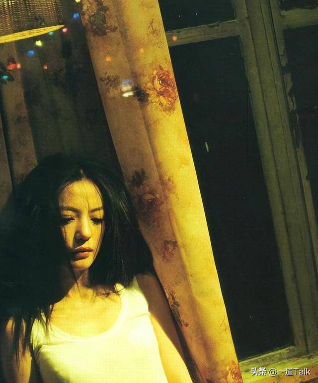 封杀四年,49岁赵薇突传消息,因胃癌去世传闻5个月前就真相大白