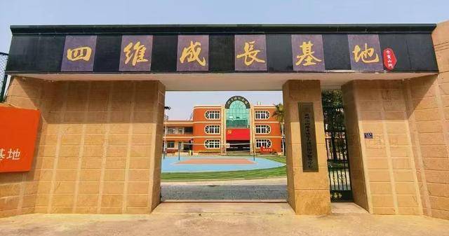 跪举水盆、扇耳光、关小黑屋 男孩在四维基地被虐致重伤二级(图1)