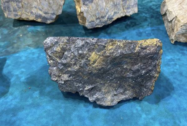 黄金都不香了？美媒：为了找锑，阿拉斯加掀起新一轮采矿热 -华闻时空