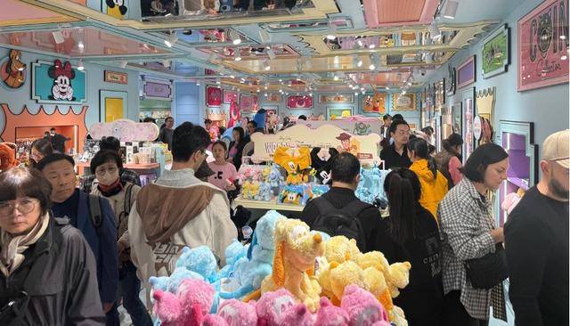 文旅客流带动创新消费 名创优品靠“首发经济”“IP效应”吸睛|直击进博会