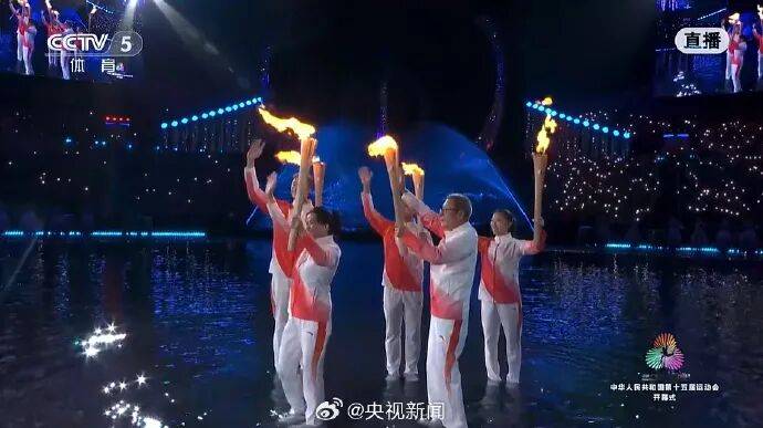 主火炬点燃！火炬手是他们！