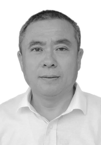 江西临川三中党总支书记梅军水查看教学楼屋顶漏水时意外坠楼，不幸去世