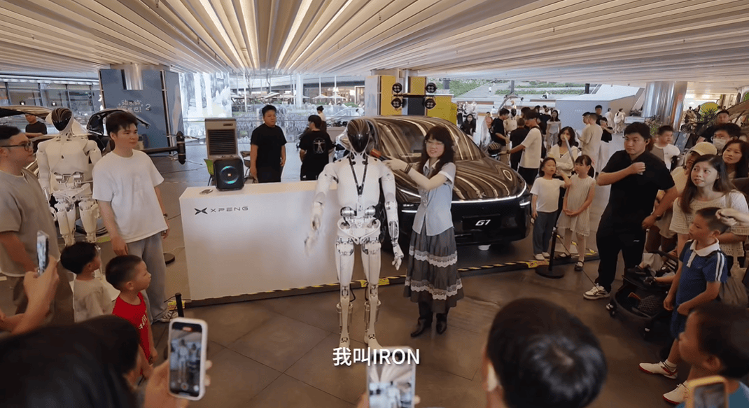 小鹏当场剪机器人皮肤,“硅基生物需要自证不是人”来得这么快?