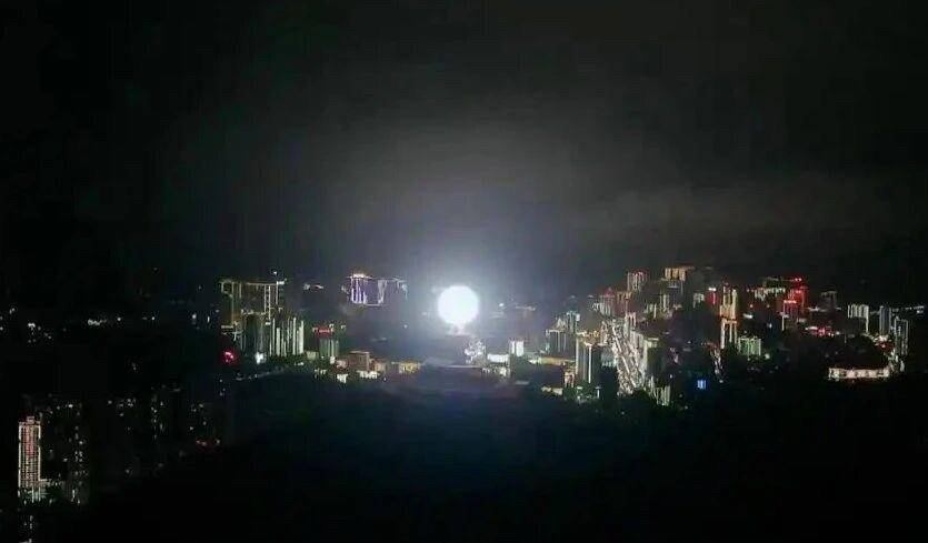 贵州盘州亿元建“世界最大人造月亮”运行不到百天,停运5年成闲置项目:希望有注资盘活项目