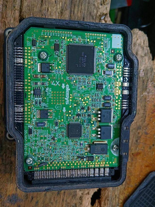 原创             为何俄罗斯不担心芯片、光刻机断供？除了中国，其他国家都不担心