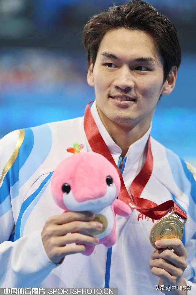 十五运会| 徐嘉余获得游泳男子200米仰泳金牌