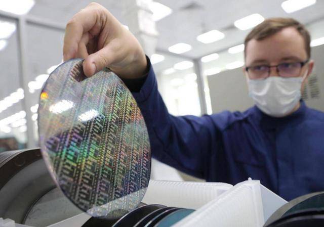 原创             为何俄罗斯不担心芯片、光刻机断供？除了中国，其他国家都不担心