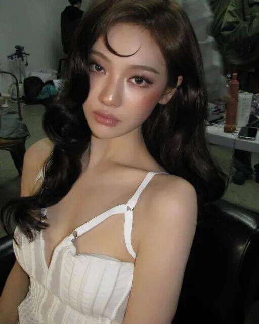 知名女团爱豆纤细双腿引担忧,网友呼吁:请不要再节食了 插图 知名女团爱豆纤细双腿引担忧,网友呼吁:请不要再节食了 插图