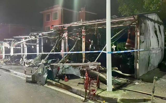贵阳一水果店凌晨突发大火,整个店都搭进去了!小心这种建材 贵阳一水果店凌晨突发大火,整个店都搭进去了!小心这种建材