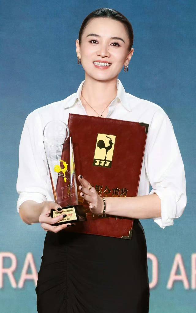 宋佳获金鸡影后遭质疑,张艺谋说出得奖原因,央媒力挺祝贺!