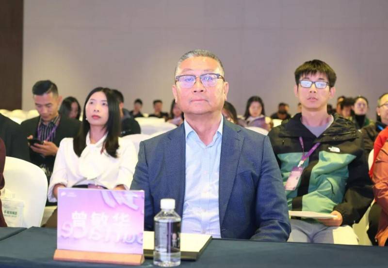 载誉而归！耀东华在2025全球饰面大会荣膺多项殊荣，彰显高定设计驱动价值_先生_曾敏华_集团