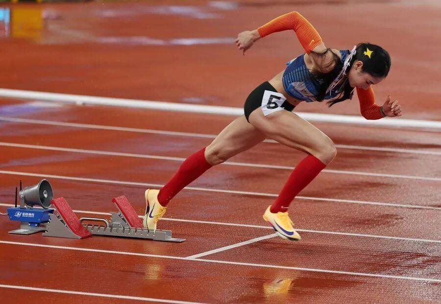 全运赛报丨刘英兰勇夺全运会女子400米冠军