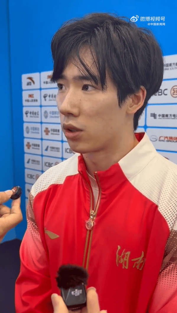 张博恒单杠失误瞬间一裁判鼓掌大笑遭质疑，官方回应：涉事裁判员终止比赛执裁资格