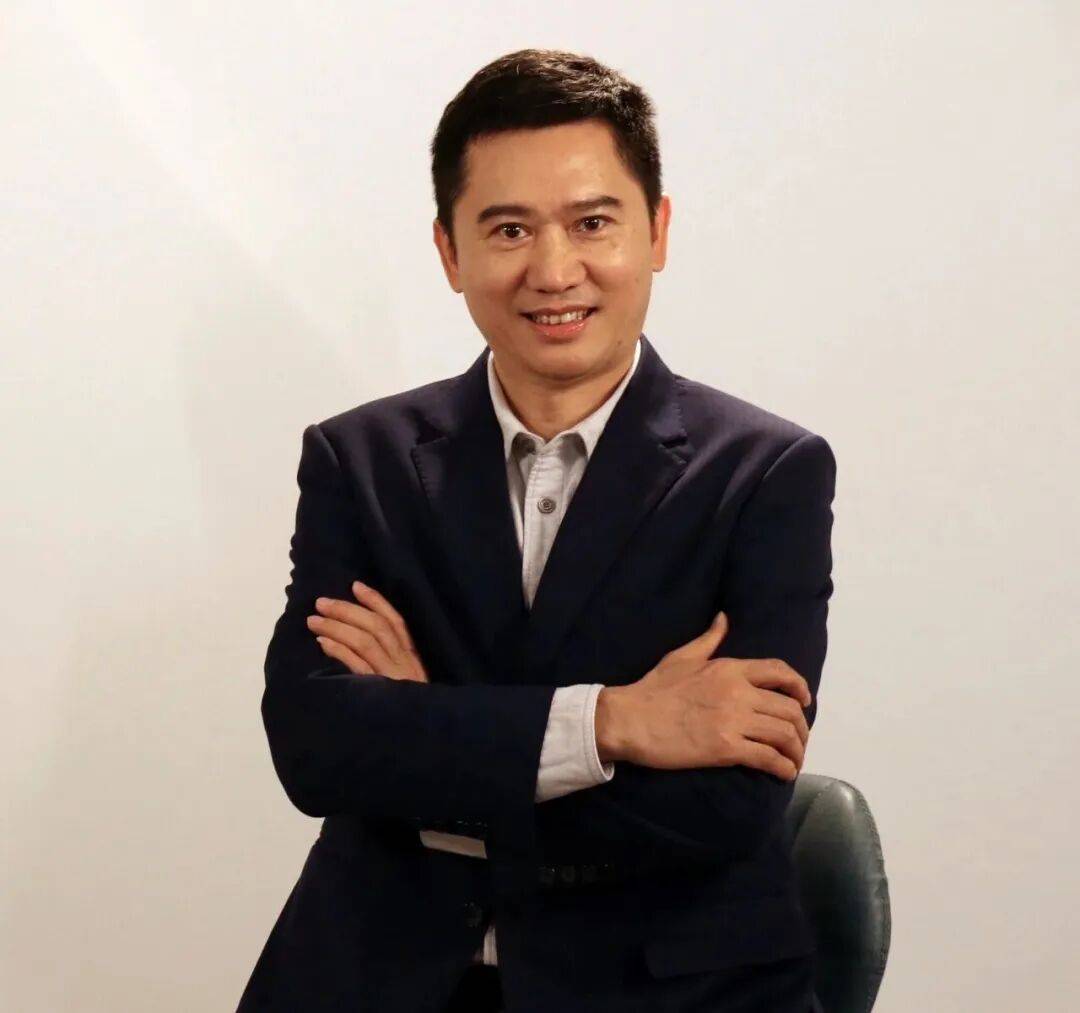 邓湘子简介:编审,著名儿童文学作家,湖南省儿童文学学会副会长兼秘书