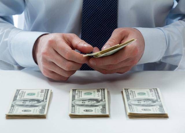 美联储12月降息预期减弱，美元指数再上100点关口