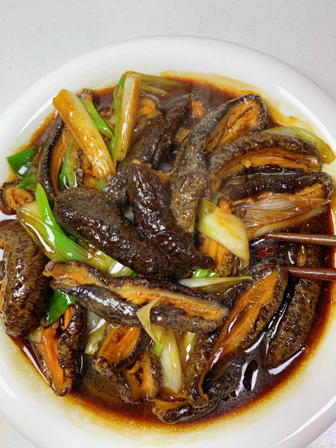 鲁式私藏葱烧海参做法先煎后烧锁汁酱香裹肉超入味