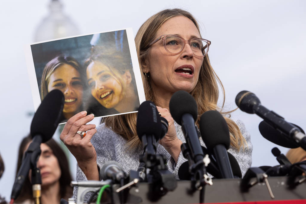 释新闻｜性侵受害者怒批“整个体制”，公布爱泼斯坦文件如何影响特朗普？