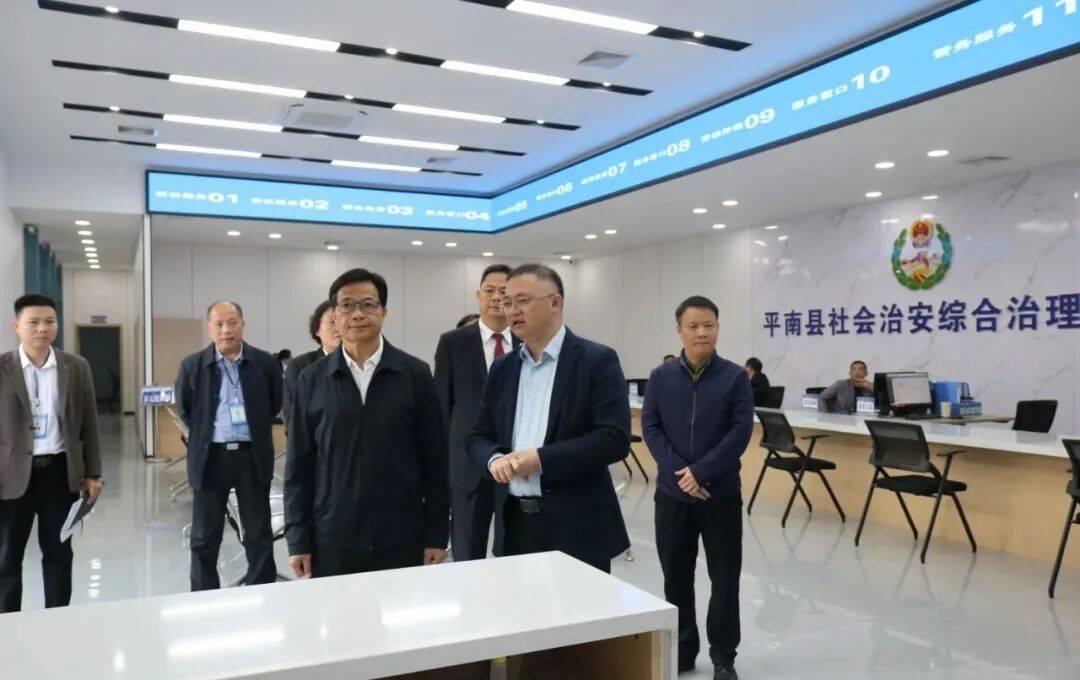 平南县委副书记,县长覃家永,县委常委,政法委书记黄鉴泽,县法院院长