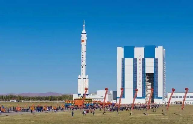 美媒：神舟二十二号25日发射！飞行专家呼吁跟中国太空救援合作
