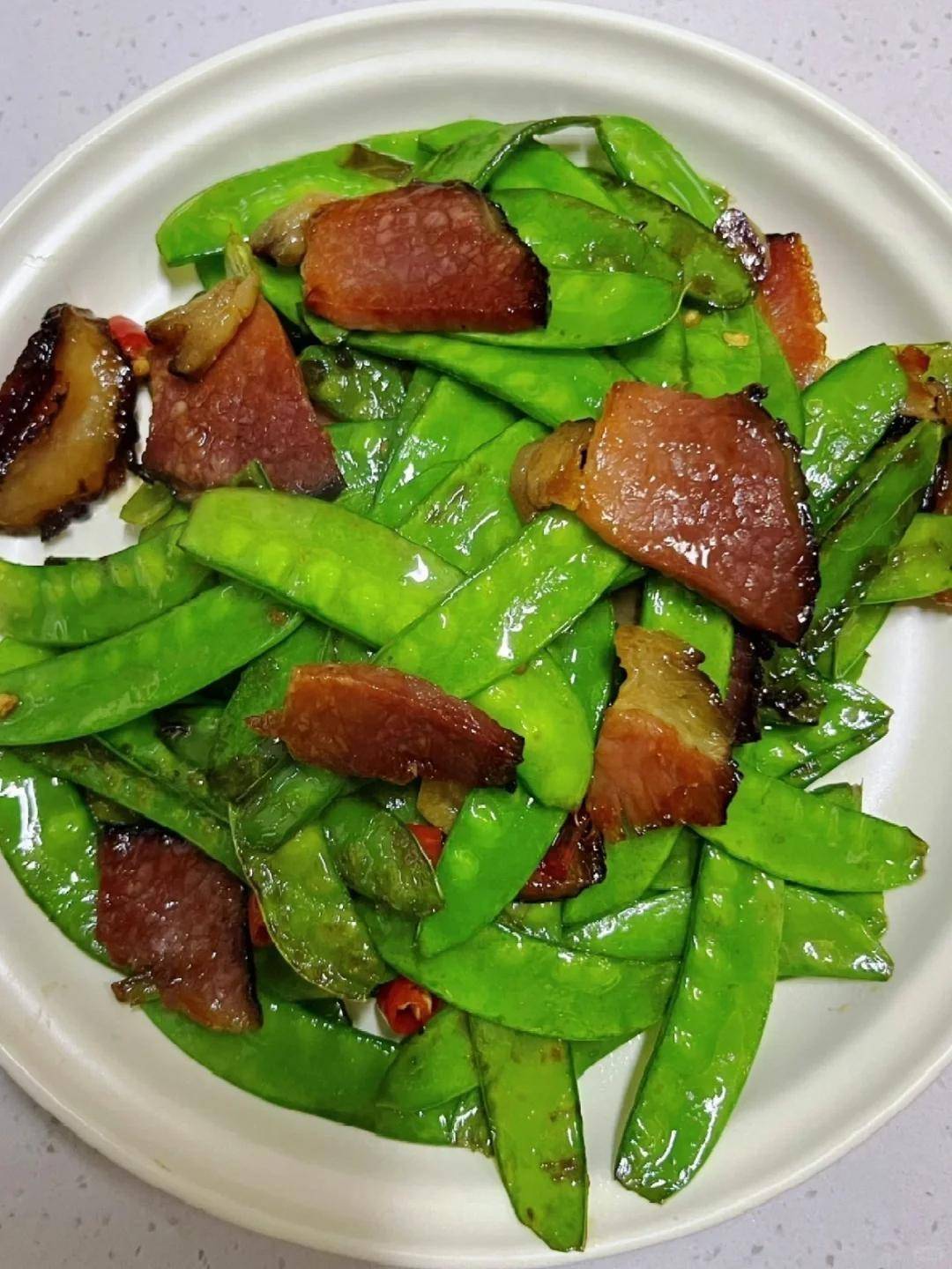 荷兰豆炒腊肉别直接炒难怪不脆1个技巧脆嫩咸香下饭