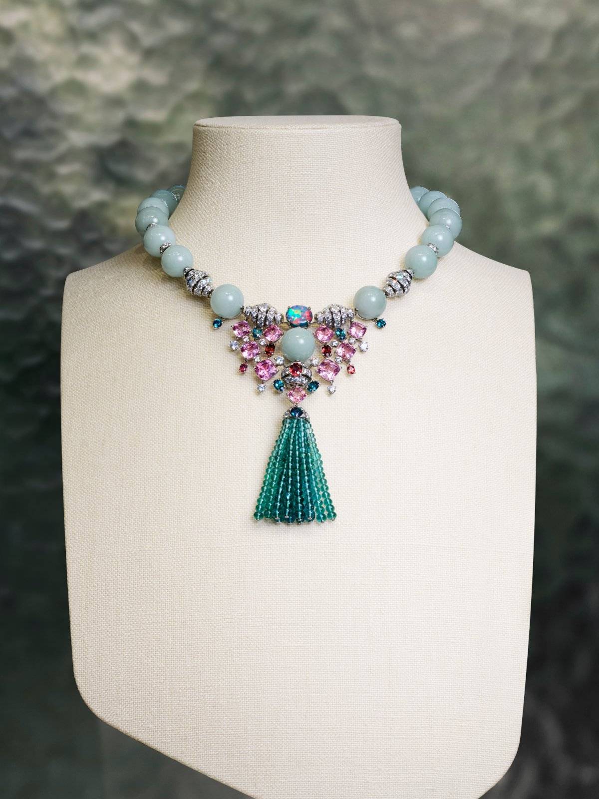 �����Ǹ߼��鱦����ƽ��֮��,��ʫ���µ������з��Ļ��ں�|������������