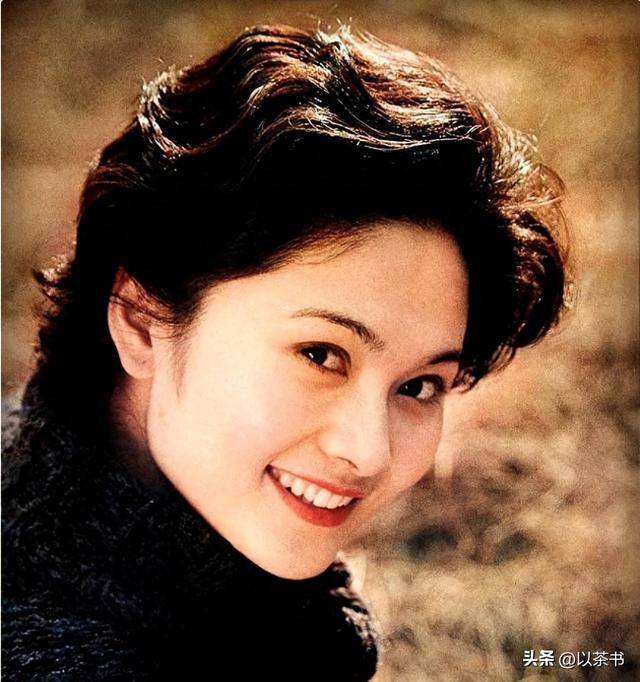 她80年代火遍全国，风光嫁给军委副主席儿子，离婚后却靠卖画谋生