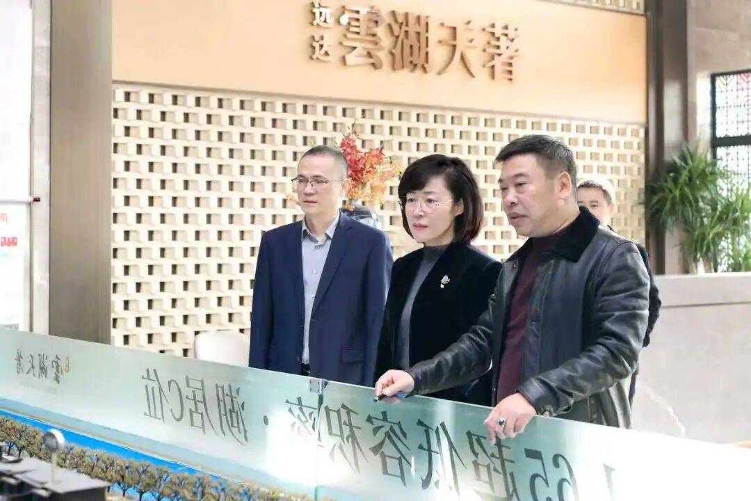 县委书记兰吉春主持召开提振消费专题会议