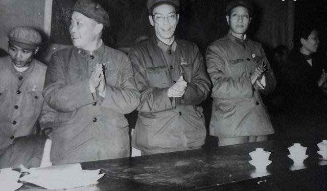 梁兴初刚上任成都军区司令，便对秘书发脾气说：去看首长，怕啥_邓华比_部队_平津战役