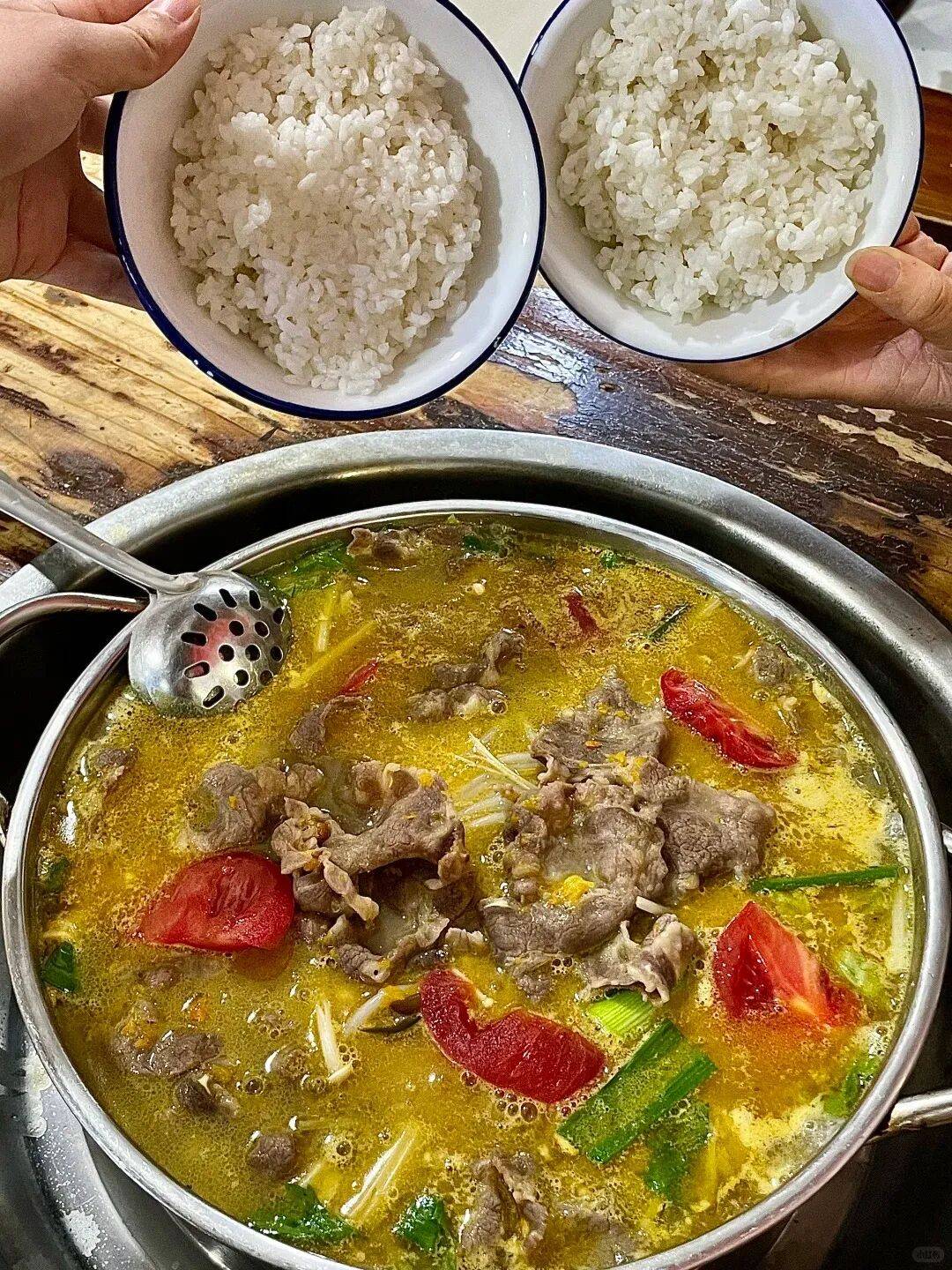 还有不少网友力荐他家的酸汤牛肉牛肉嫩滑爽口又大片简直是下饭神器