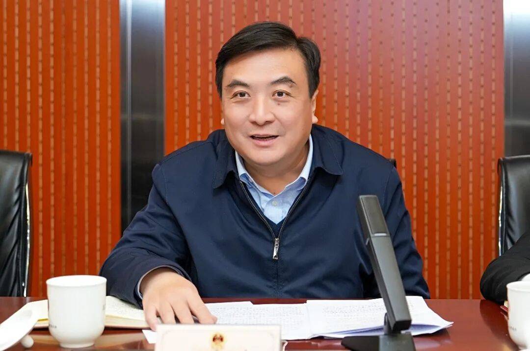 区人大常委会主任王宏伟,区委常委,区人民政府副区长金正斌出席会议