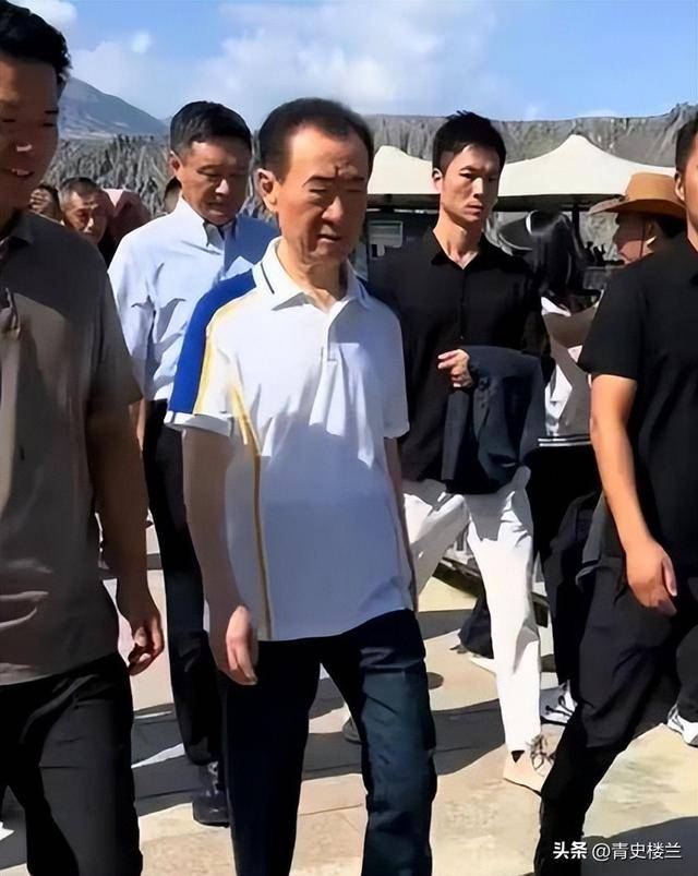 罕见缺席捐款名单!71岁王健林香港火灾没能捐款,原因太让人心酸