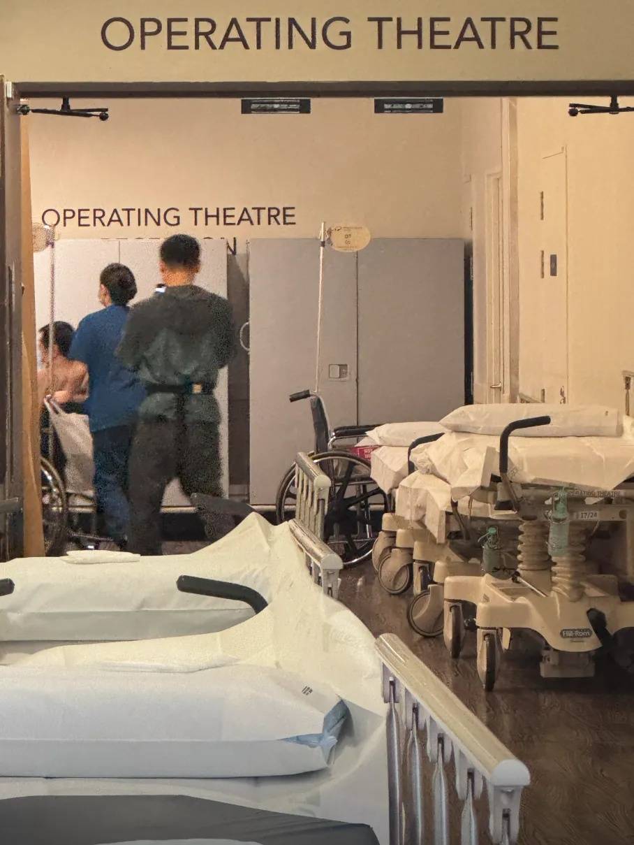 李连杰发视频否认为年轻“换心脏换血”，关掉美颜自证清白：换这换那？不如换个心态