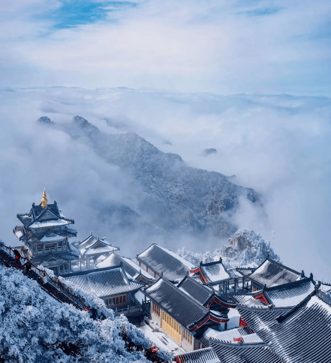 跨年之旅||12.31-1.3 远赴人间惊鸿宴，打卡云端仙境老君山，经典驴线中岳嵩山，秘境三皇寨，嵩山少林寺，品洛阳美食！_建筑群_金殿_世界