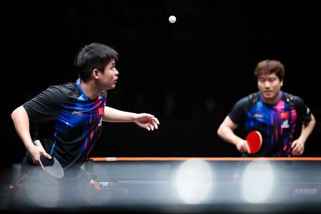 WTT香港总决赛：绝了！孙颖莎/王楚钦全程“零交流”赢下世界第一的队友