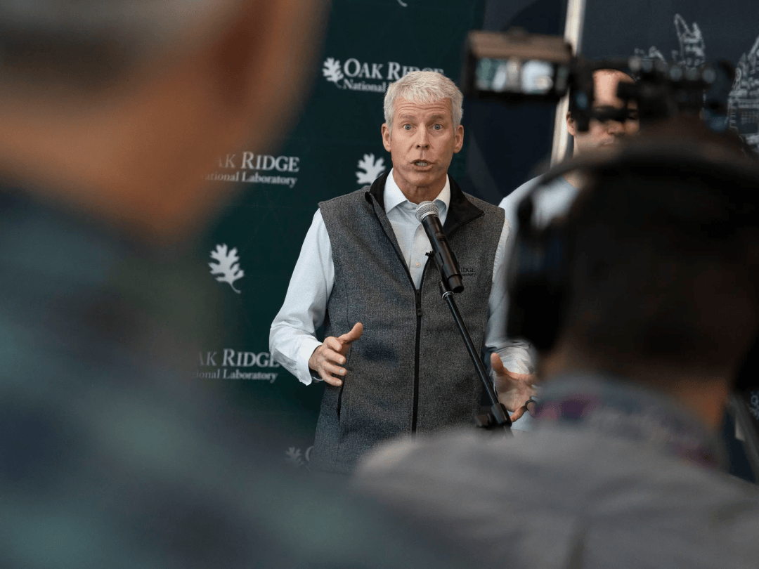 美国「曼哈顿计划」启动！OpenAI谷歌等24巨头打响「科技珍珠港之战」