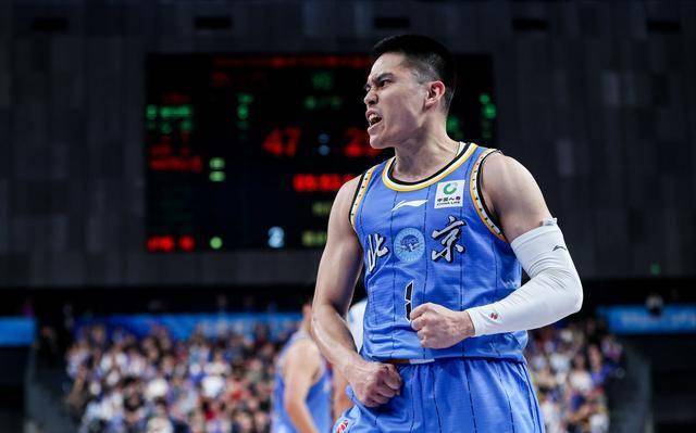 顶薪水货！周琦替补场均1.8分，赵睿没他工资高，不如33岁李慕豪