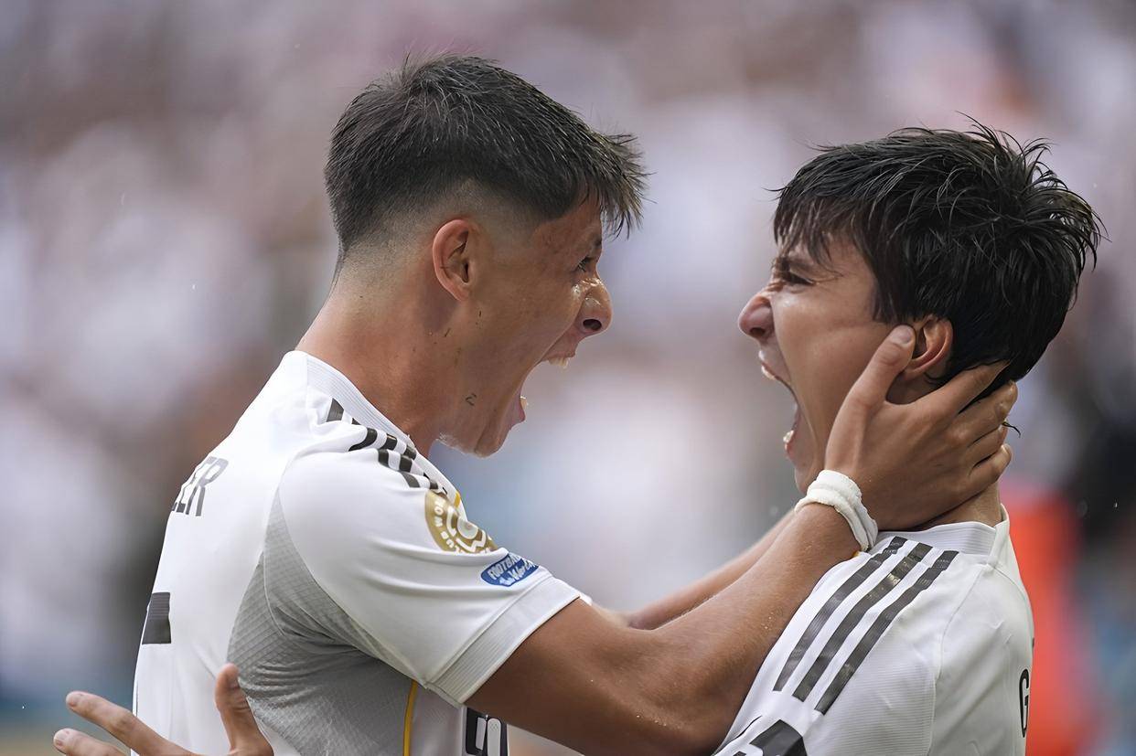 原创             足坛荣耀与落寞：曼城进四强，姆巴佩演帽子戏法，大巴黎六冠王封神