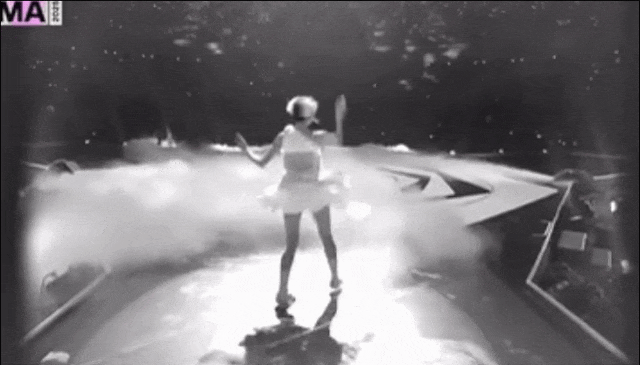 五代女团爱豆“2025 MMA”个人舞台引争议，韩网友：还不如不表演！ 插图1